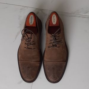 DEJA oxford men's shoes. Brown. Size 8.5. Lace up.